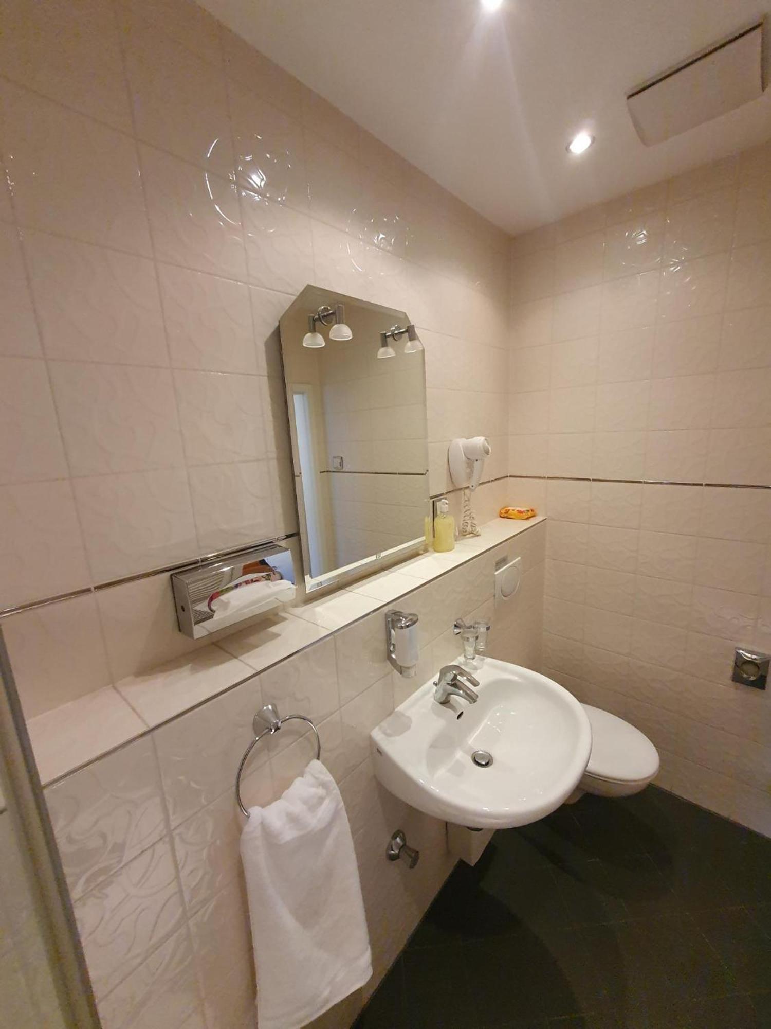 Die Villa, Zimmer 17, Dz レバークーゼン エクステリア 写真